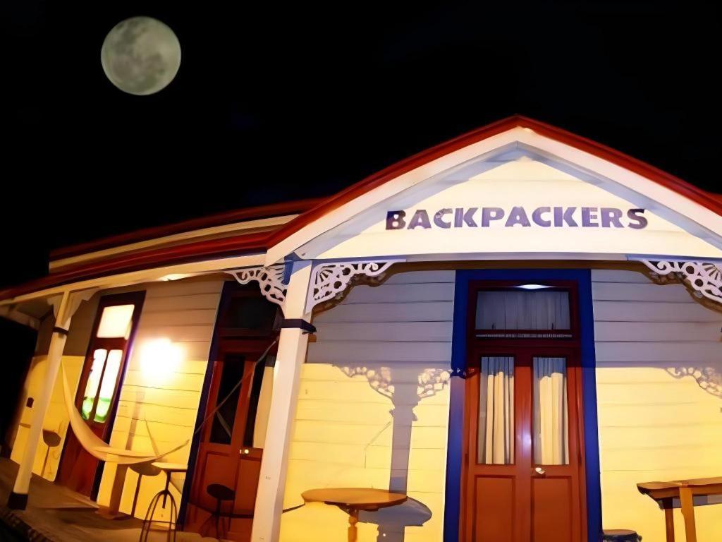Stables Lodge Backpackers Нейпир Экстерьер фото
