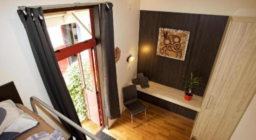 Stables Lodge Backpackers Нейпир Экстерьер фото