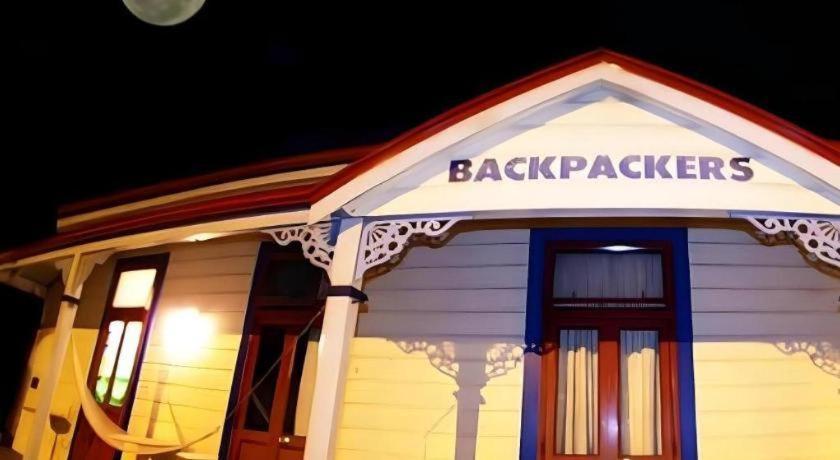 Stables Lodge Backpackers Нейпир Экстерьер фото